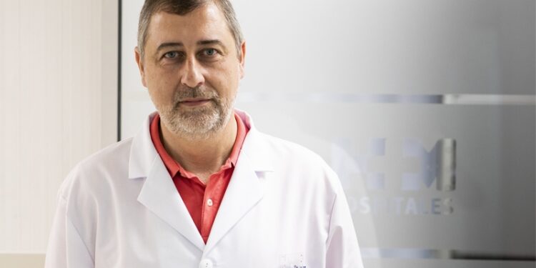 En la imagen, el Dr. Julio de la Cruz Álvarez