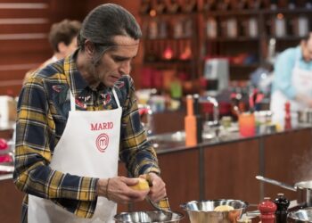 Mario Vaquerizo realizando una prueba en 'MasterChef Celebrity' (La 1)