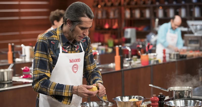 Mario Vaquerizo realizando una prueba en 'MasterChef Celebrity' (La 1)