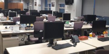 La redacción de 'El Correo de Andalucía' durante la primera jornada de huelga (Foto: @correoenlucha)