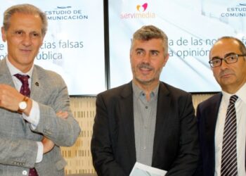 De izda. a dcha.: José Manuel González (Servimedia), Miguel Ángel Oliver (secretario de Estado de Comunicación) y Benito Berceruelo (Estudio de Comunicación). Imagen: Estudio de Comunicación