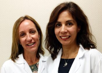 En la imagen la Dra. María Calvo Pulido (izda.) y la Dra. Laura Moya Alonso (dcha.)