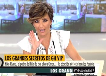 Sonsoles Ónega comentando la vida amorosa de Aramís Fuster en 'Ya es mediodía' (Telecinco)