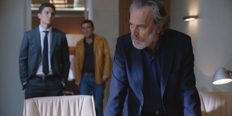 José Coronado en una escena de 'Vivir sin permiso' (Netflix)
