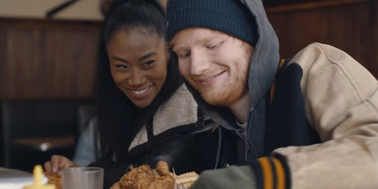 Escena del videoclip de 'Shape of you', de Ed Sheeran