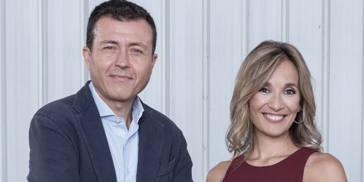 Manu Sánchez y Rocío Martínez, presentadores de la primera edición de 'Antena 3 Deportes'