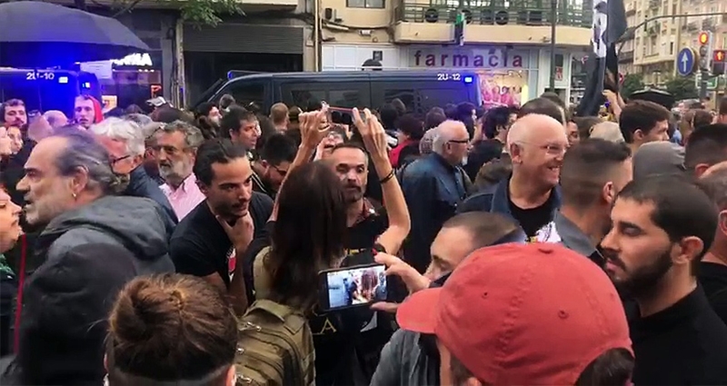 Cristina Seguí momentos antes de ser atacada en una manifestación independentista en Valencia