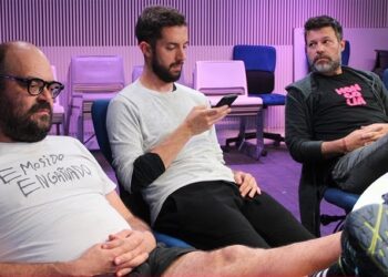 David Broncano, cancelando el pedido de la oveja, mientras Quequé le observa e Ignatius recuerda que ha perdido el Emmy