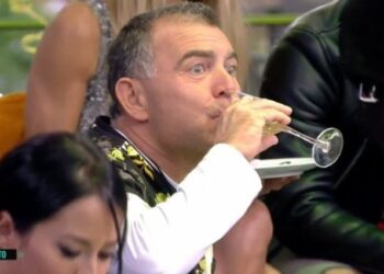 El Koala se toma una copa de cava en 'GH VIP' (Telecinco)