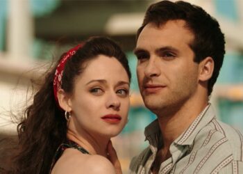 Carlos (Ricardo Gómez) y Karina (Elena Rivera) en su última escena en 'Cuéntame' (La 1)