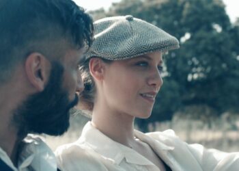 Alex García y Michelle Jenner en un capítulo de 'El Continental' (La 1)