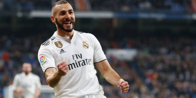 Karim Benzema celebrando un gol (Real Madrid)