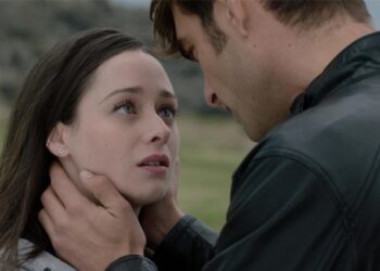 Elena Rivera y Jon Kortajarena en el último episodio de 'La verdad' (Telecinco)