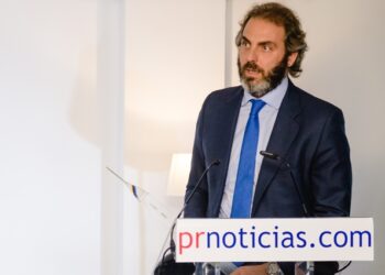 Rafael Martínez (Gilead) recogiendo el premio de 'Los mejores de pr 2018'