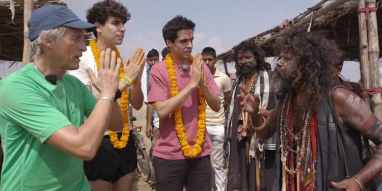 Los Javis visitan India junto a Jesús Calleja en la última entrega de la sexta temporada de 'Planeta Calleja' (Cuatro)