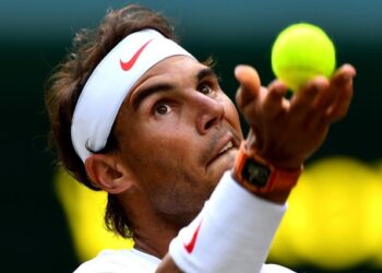 Rafa Nadal, preparado para sacar
