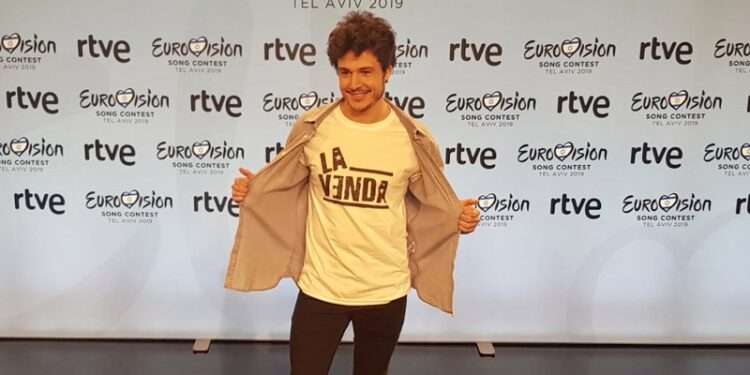 Miki, posando ante la prensa tras convertirse en el representante español para Eurovisión 2019.