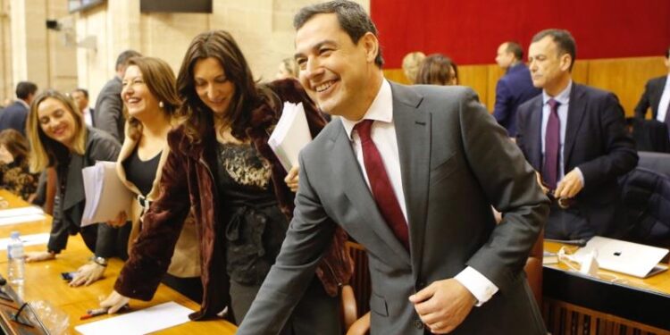 Juan Manuel Moreno Bonilla minutos antes de ser investido presidente de la Junta de Andalucía (PP)