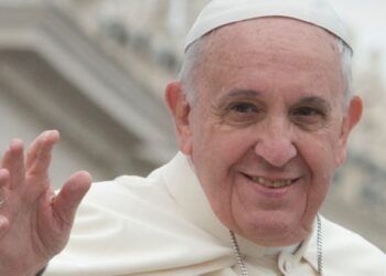 El Papa Francisco reestructura su equipo de comunicación tras la renuncia de sus portavoces