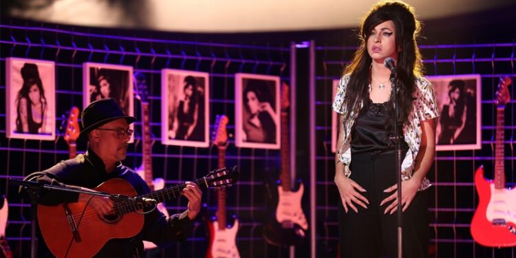 Mimi, caracterizada de Amy Winehouse, durante su actuación en la Gala 11 (Antena 3)