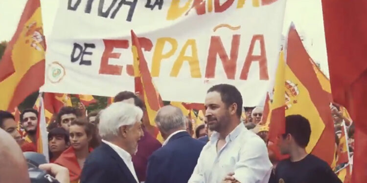 julio ariza y abascal manifa viva la unidad de españa.jpg