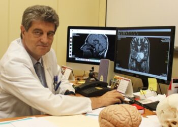 El Dr. Roberto Martínez, jefe de la Unidad de Neurocirugía Funcional del Hospital Ruber Internacional