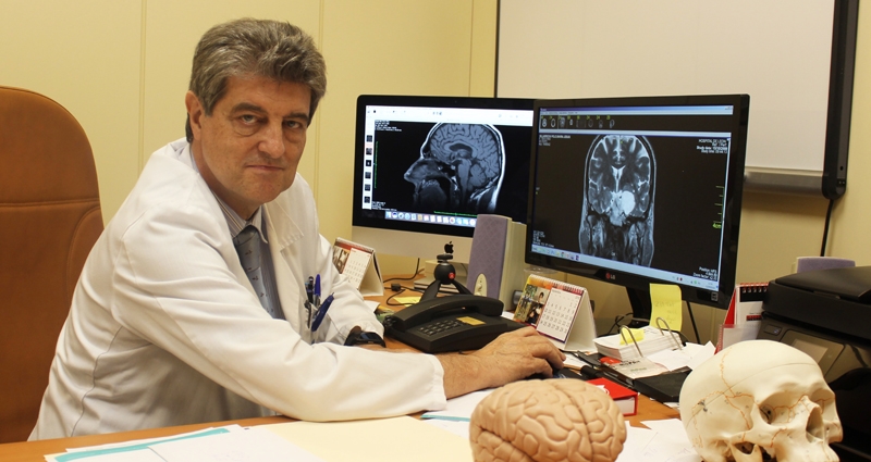 El Dr. Roberto Martínez, jefe de la Unidad de Neurocirugía Funcional del Hospital Ruber Internacional