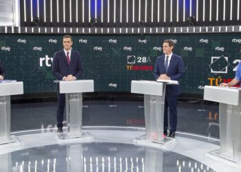 Iglesias recuerda a Sánchez la imputación de uno de sus responsables de comunicación en el debate