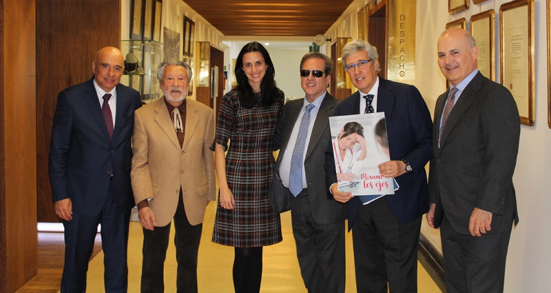 E. Azorín, L. del Val, M. Del Olmo, R. De Lorenzo, E. Sáenz de Buruaga y el Dr. Óscar Gómez, subdirector de Continuidad Asistencial de la FJD (De izda a dcha)