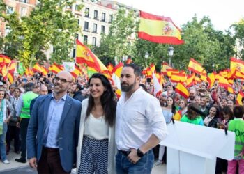 santiago abascal cruzada medios veto el español