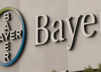 El equipo de comunicación de Bayer se limita a replicar comunicados mientras la reputación del grupo se hunde
