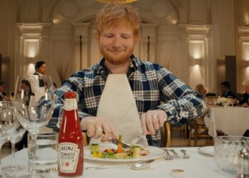 Heinz convierte en publicidad las vivencias de Ed Sheeran en los restaurantes de lujo