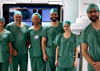 La Fundación Jiménez Díaz realiza con éxito una innovadora craneotomía combinada de Neurorradiología Intervencionista y Neurocirugía en su quirófano híbrido