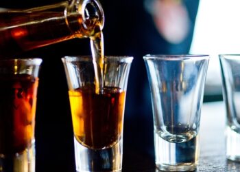¿Beben más alcohol los millennials que las generaciones anteriores?