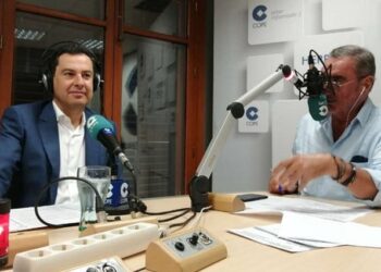 Juanma Moreno lamenta los fallos de comunicación durante la crisis de la listeriosis