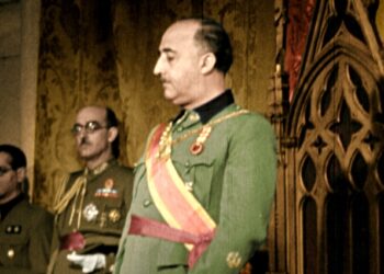 DMAX se une a la exhumación de Franco con un documental inédito en color del dictador