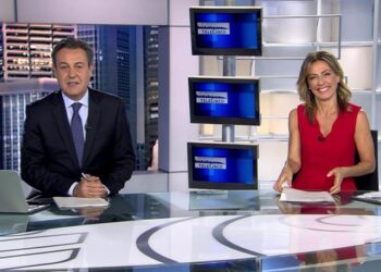 José Ribagorda y Ángeles Blanco, presentadores de 'Informativos Telecinco'