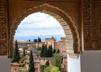 La Alhambra saca a licitación su servicio de prensa y comunicación institucional