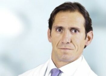 Ignacio Roger de Oña, el cirujano multidisciplinar que ha transferido más de 200 dedos del pie a la mano