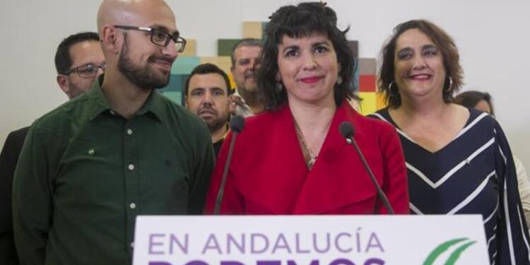 Teresa Rodríguez, acompañada de su cúpula en el anuncio de su renuncia a liderar Podemos Andalucía