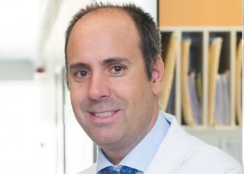 El doctor Javier Cortés lidera un estudio en el que propone diferentes estrategias para mejorar el acceso a los fármacos oncológicos
