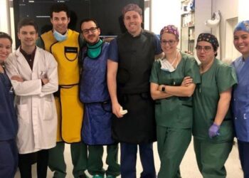 El Colegio de Médicos de Madrid abre una lista de médicos voluntarios para ayudar en la crisis del coronavirus