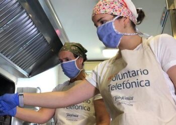 Voluntarios Telefónica se convierten en chefs para ayudar a familias vulnerables