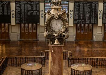 La Bolsa española echa el freno y se aleja de los 8.000 puntos