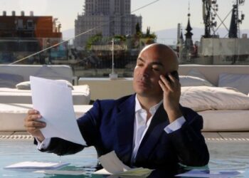 ¿A quien ha confiado Kike Sarasola la comunicación de Room Mate Group?