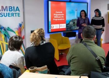Fundación ONCE y Fundación Vodafone España forman a personas con discapacidad en contenidos digitales y tecnológicos