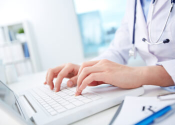 ¿Quiénes son realmente los rastreadores? ¿Sanitarios o detectives?