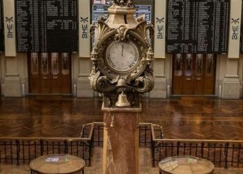 El Ibex 35 vuelve a rojo y se posiciona por debajo de los 7.000