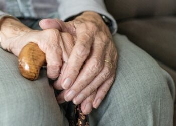 Médicos Sin Fronteras destapa la realidad de las residencias: “Puertas cerradas y personas suplicando salir”