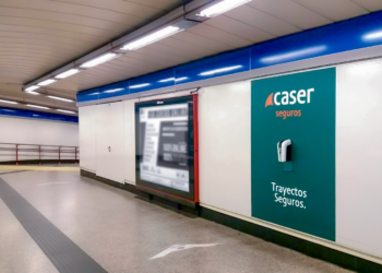 Caser Seguros instala dispensadores de gel hidroalcohólico en el metro de Madrid